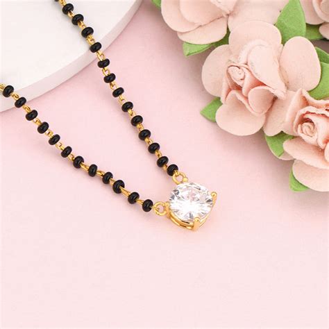 Buy Golden Classic Solitaire Mangalsutra at Best Price – GIVA
