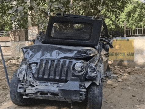 5 dead after Thar overturns hitting divider in Gurugram 6 people were ...