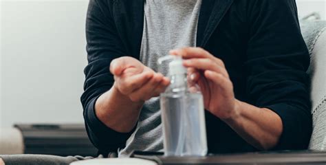 हँड सॅनिटायझर कसे वापरायचे? जाणून घ्या त्यासंदर्भातील महत्त्वाच्या गोष्टी