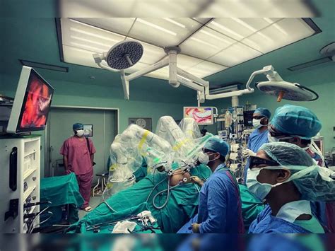 Robot Surgeon: A cardiac surgeon, a robot, and the Make in India dream ...