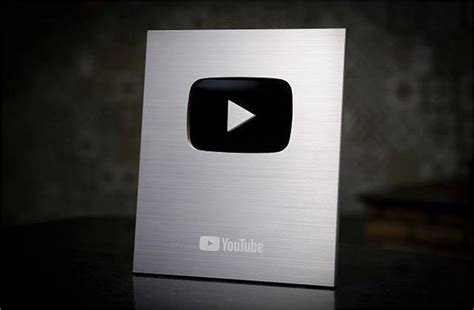 YouTube कब देता है आपको सिल्वर बटन? सभी के मन में रहता है ये सवाल तो ...