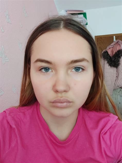 I mirrored my photo and noticed my face is very asymmetrical ...