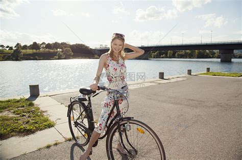 单车美女丨换下骑行服我是女孩子，跨上自行车我是女汉子|单车美女|公路车 - 美骑网|Biketo.com