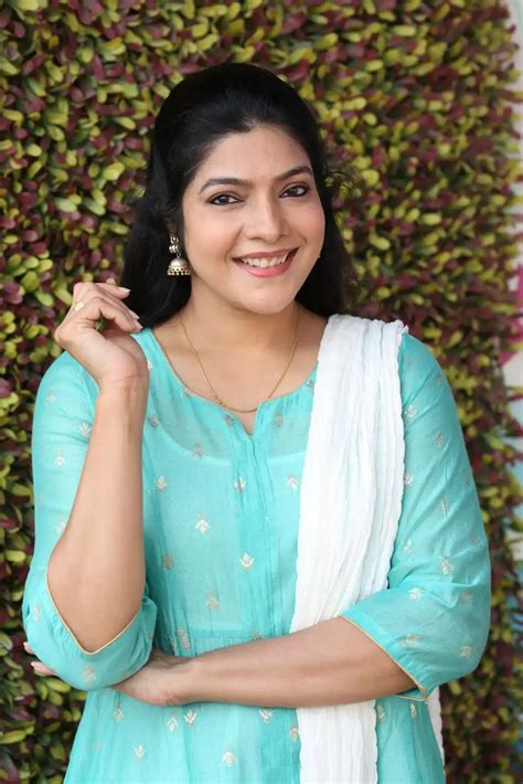 Vasuki : తొలిప్రేమలో పవన్ సోదరి వాసుకి ఇప్పుడు ఎలా ఉందో చూశారా ...