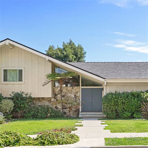 Brady Bunch House Exterior