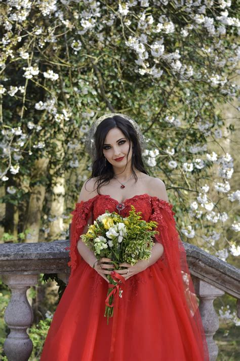 30 Best Red Wedding Dresses 2025 [Guides & Tips] | Deer Pearl Flowers