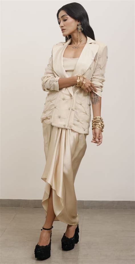 Kajol’s metallic Anamika Khanna set is a fuss-free cocktail outfit you ...