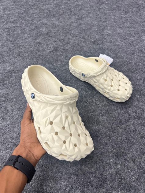 CREAM ECHO CLOG BY GEOMETRIC 3D- TEXTURED CROCS – Chicha's Club