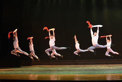 南京市歌舞剧院主题歌舞晚会《红色畅想》在我校上演