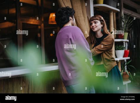 Two-Person Conversation 的图像结果