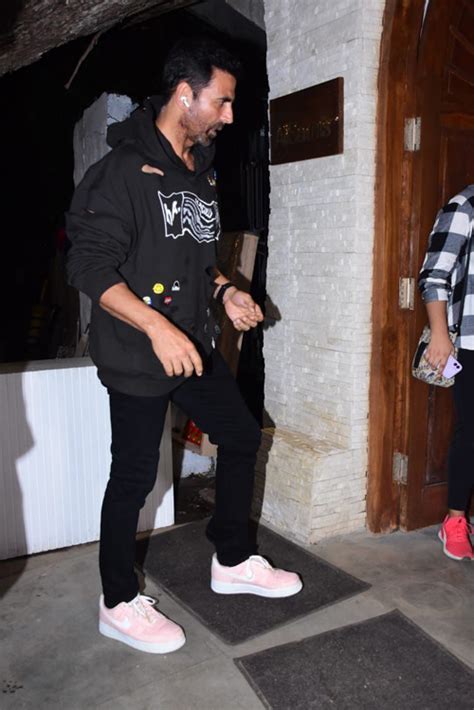 Akshay Kumar Wore A Damn Cool Hoodie At A Party But Fans Only Wanna ...