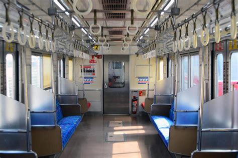 Mumbai Local Train Mockup 的图像结果
