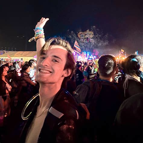 Edm Music Festival Outfits What To Wear At A Music Festival Red