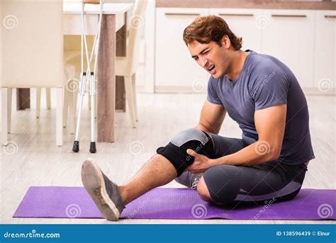 The Man Exercising for Knee Injury Recovery Stock Image - Image of ...