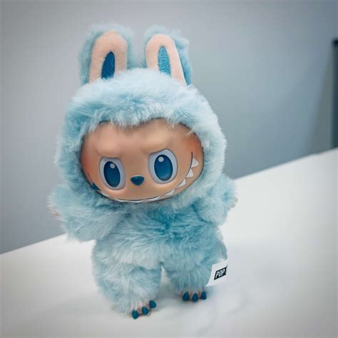 Labubu Keychain Doll Guide 2026: Collector Pictures and Tips