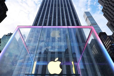Why Is No One Talking About Apple's (AAPL) Long-term Artificial Intelligence Plans? - 24/7 Wall St.