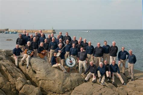 Les 70 chanteurs de Voix de Terre Marine sur scène dimanche, pour un ...