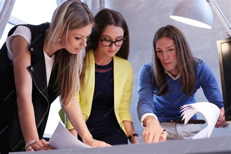 Free Pictures of Business People 的图像结果