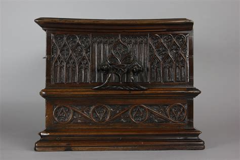 15/16th Century Spanish Walnut Casket, Circa 1500 For Sale at 1stDibs