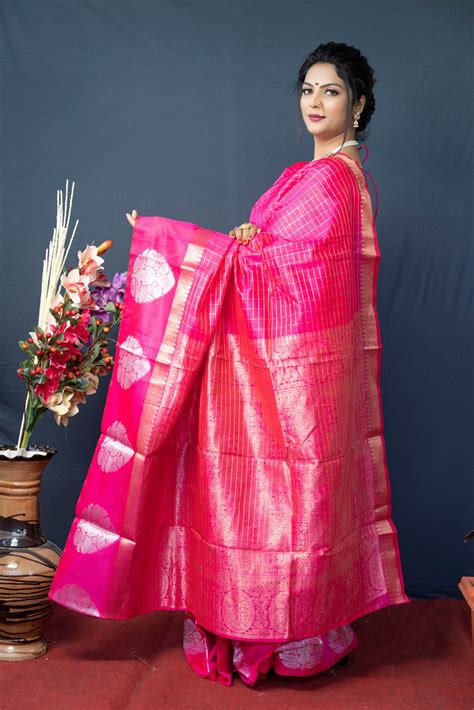 Engaging Dark Pink Linen Silk Saree With Super Mesmerising Blouse Piec ...