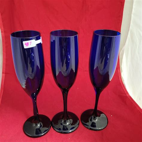 Set of blue glass wine glasses | EstateSales.org