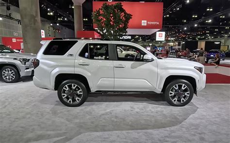 TRD Sport Premium (Wind Chill Pearl / Black Interior) 2025 4Runner 6th ...