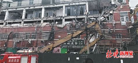 楼塌了,上海32层楼倒塌,起高楼宴宾客楼塌了_大山谷图库