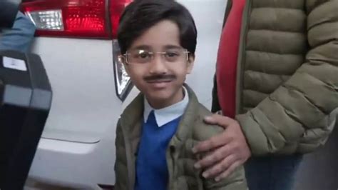 'Mini Kejriwal' Avyan Tomar rocks AAP leader's iconic look on result ...