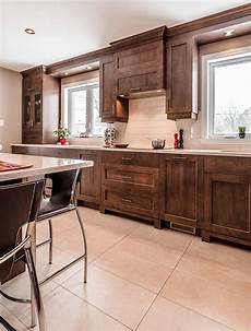 cuisine intemporelle cuisine contemporaine en bois et comptoirs de quartz laval cuisine intemporelle cuisine contemporaine en bois et comptoirs de quartz laval