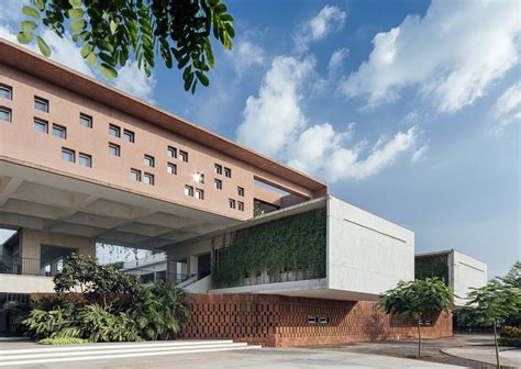 Institution 的图像结果