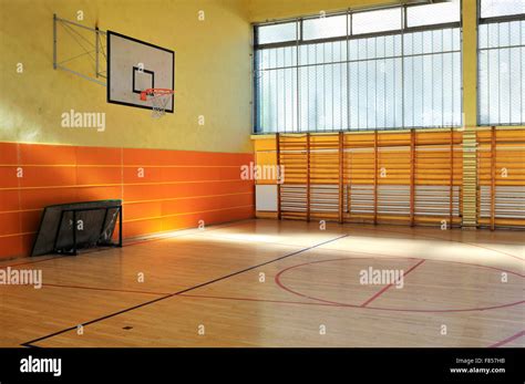 Gym/School 的图像结果