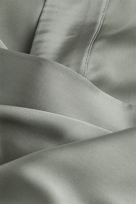 Satin dressing gown - Khaki green - Ladies | H&M IN