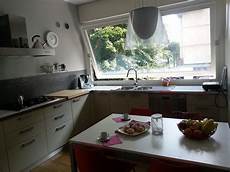 cucine con finestra sul lavello cucina ad angolo con lavello sotto la grande finestra a cucine con finestra sul lavello cucina ad angolo con lavello sotto la grande finestra a