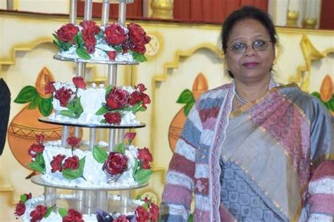 Mavis J Phillip Wedding, Christmas & Anniversary Cake Specialist ...