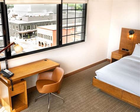 THE LISMORE HOTEL EAU CLAIRE - A DOUBLETREE BY HILTON HOTEL - Hotel ...