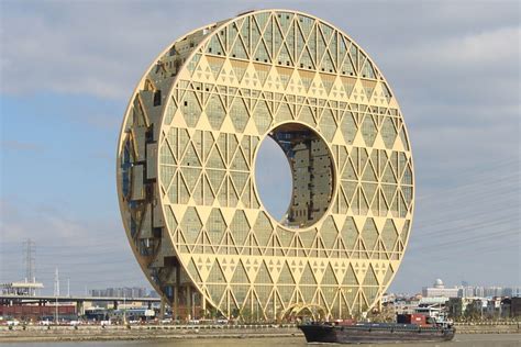 High Tech Building 的图像结果