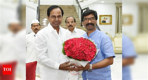 JMM leader Hemant Soren meets KCR in Hyderabad, says viable alternative ...