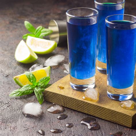 Blue Curacao: What It Is + 15 Stunning Cocktails That'll Turn Heads ...