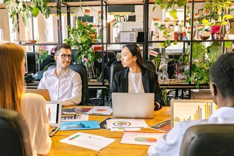 Bussiness People Meeting 的图像结果