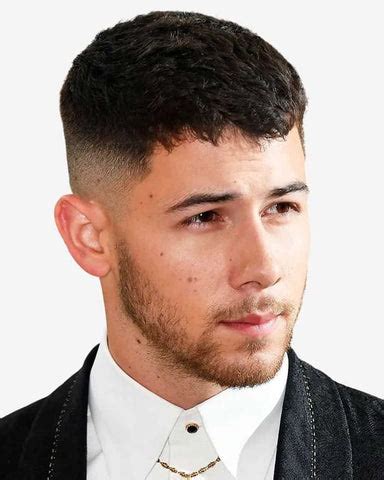Best 30 Hairstyles for Men with Round Faces in 2025: Trends & Styling ...