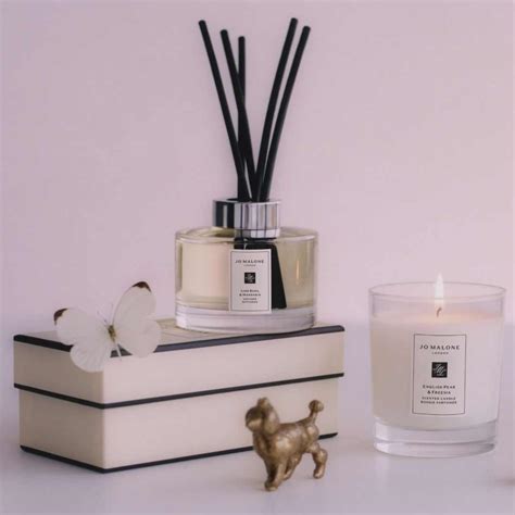 English Pear & Freesia Candle • 1.8in