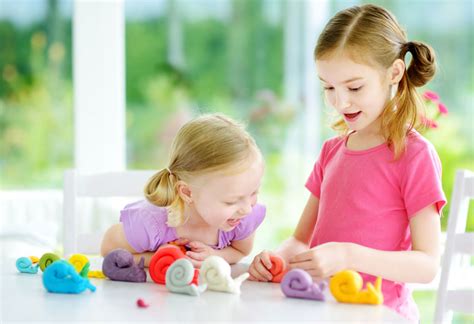 ١٥ نشاط لكسر الملل عند الأطفال الصغار - فيرست كراي العربية للأبوة والأمومة