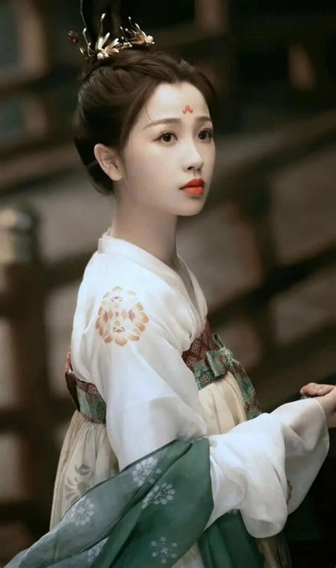 From controvery marred Esther Yu, her rival Zhao Lusi to top-tier star ...