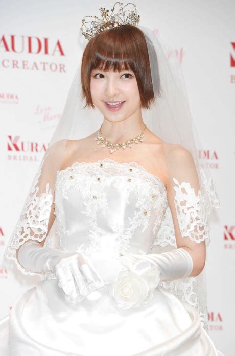 原AKB48成员篠田麻里子与比自己年轻3岁的圈外男性结婚 - 日本通