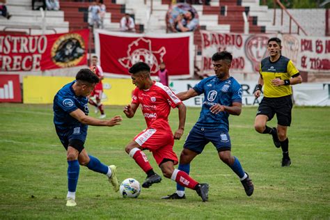 Football Player Running 的图像结果