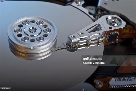 Hard Drive Inside a Computer 的图像结果