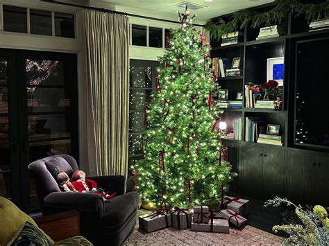 Kendall Jenner Gives Rustic Christmas Makeover To Her Luxe $8.5 Million ...