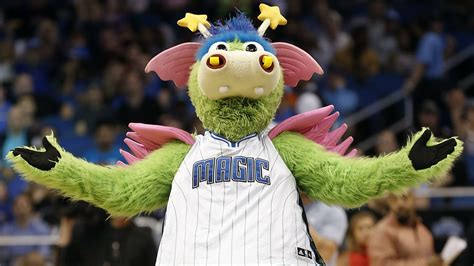 Magic mascot renews rivalry with Robin Lopez | NBA.com