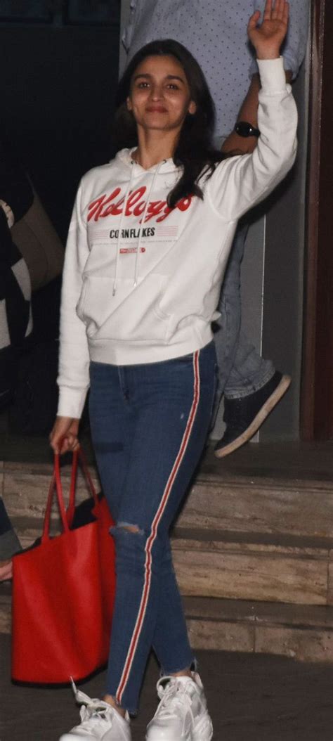 How your favourite celebrities are wearing sweatshirts right now ...