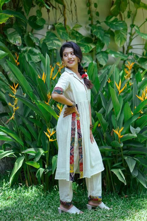 From Aksharamala to Ajrakh patches...Classic kasavu gets a colourful ...